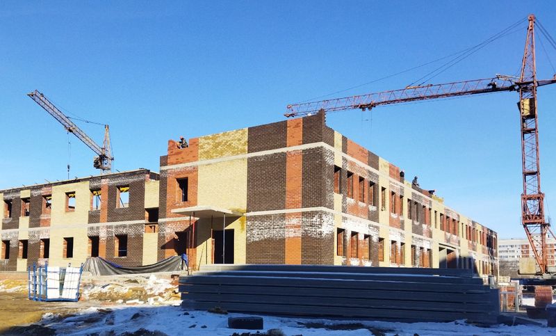 На севере Волгограда продолжается строительство школы